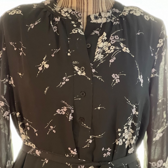 Gap Button Up Floral Dress with tie belt - Picture 2 of 7